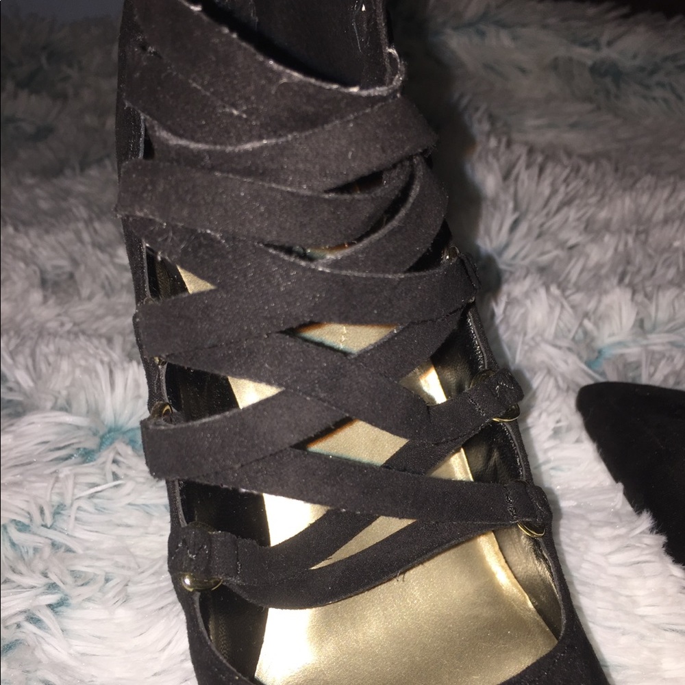 ✨GUESS POINTED TOE HEELS✨ - Picture 3 of 8