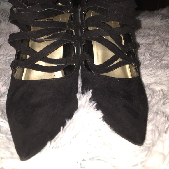 ✨GUESS POINTED TOE HEELS✨ - Picture 2 of 8