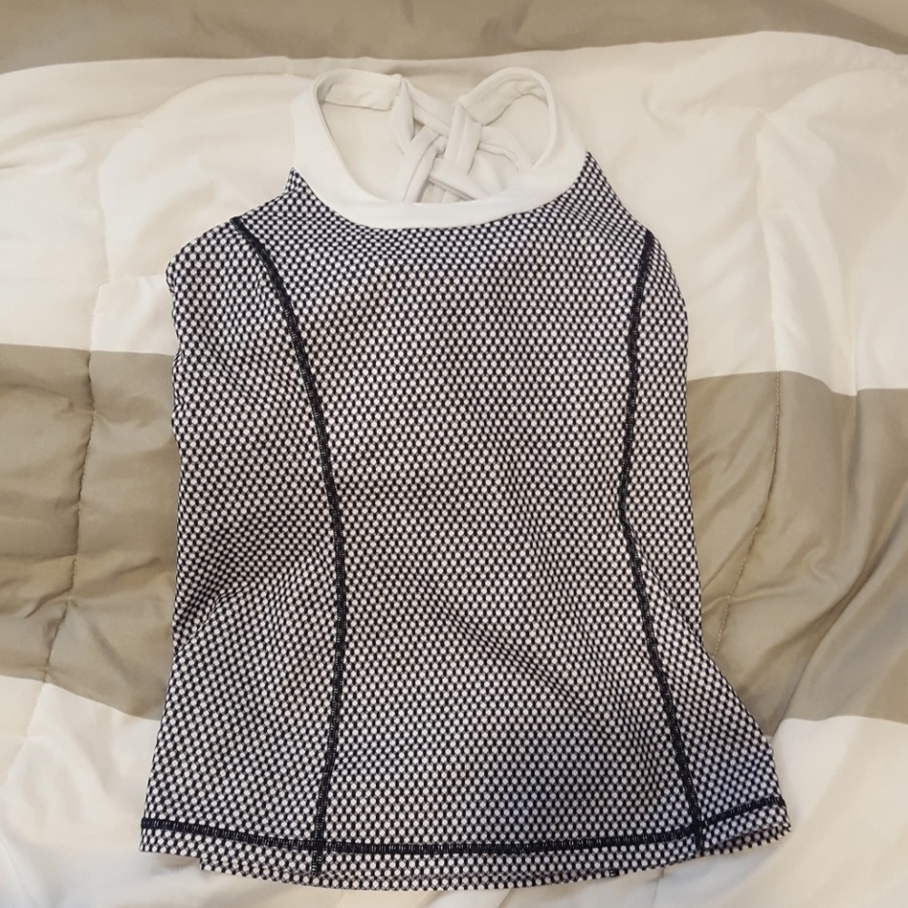 Lululemon black and white workout top size 8