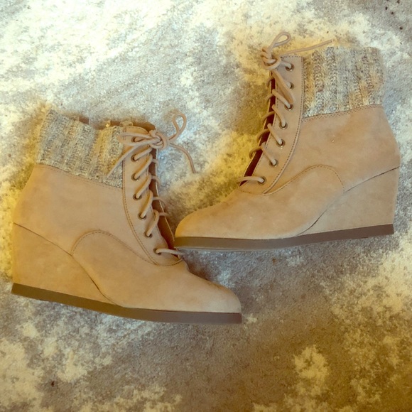 New wedge suede SO boots size 8.5 - Picture 1 of 8