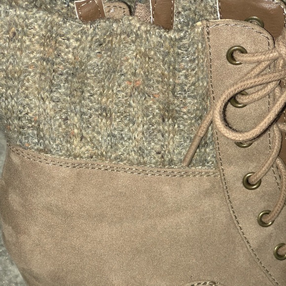 New wedge suede SO boots size 8.5 - Picture 3 of 8