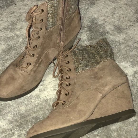 New wedge suede SO boots size 8.5 - Picture 4 of 8