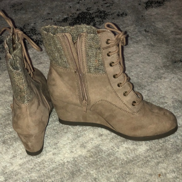 New wedge suede SO boots size 8.5 - Picture 5 of 8