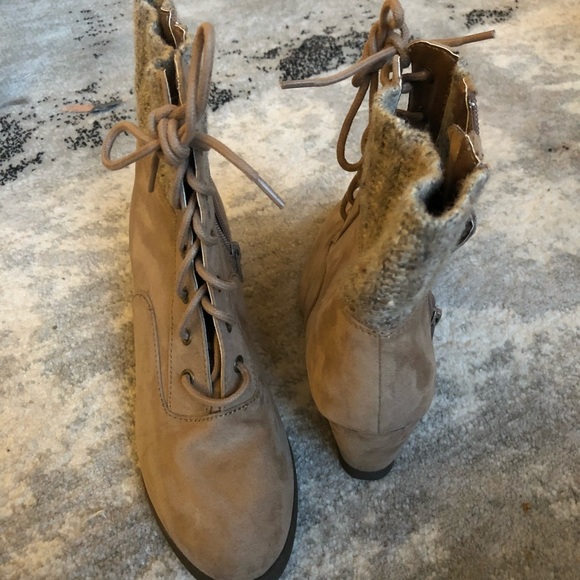 New wedge suede SO boots size 8.5 - Picture 8 of 8