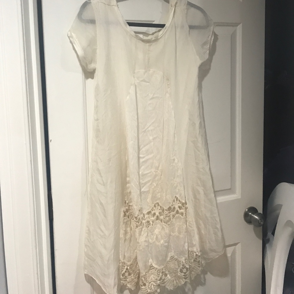 White loose-fitting dress