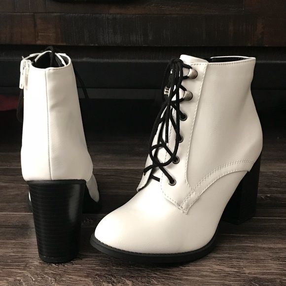 SIZE 7.5 Soda white lace up ankle boots - Picture 3 of 3