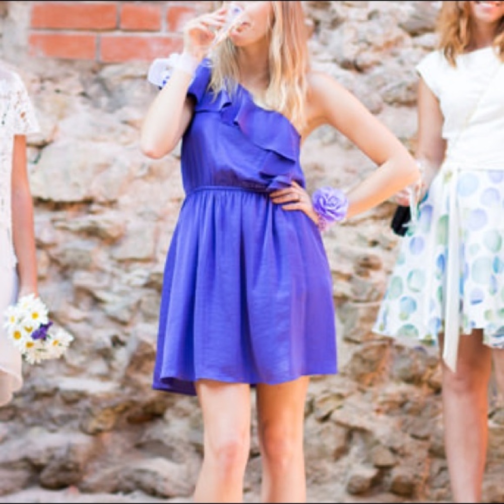 One shoulder dress