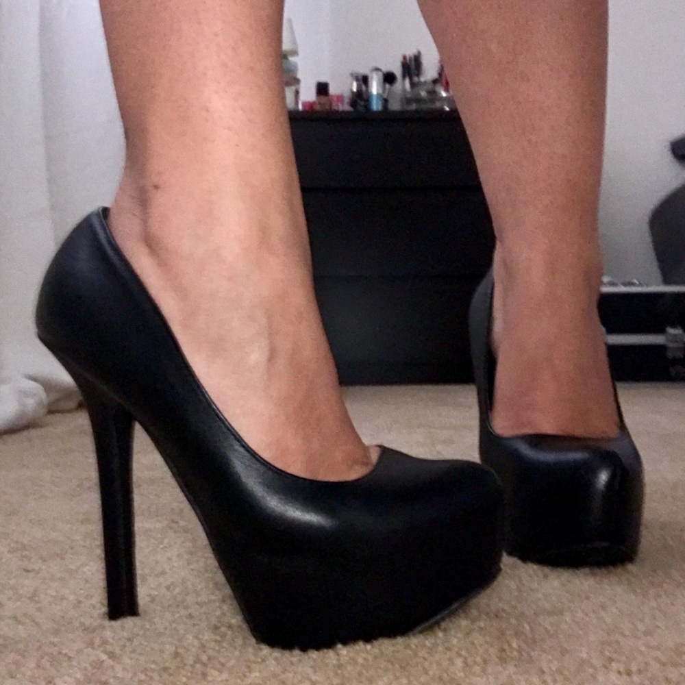 Black Wide Heels