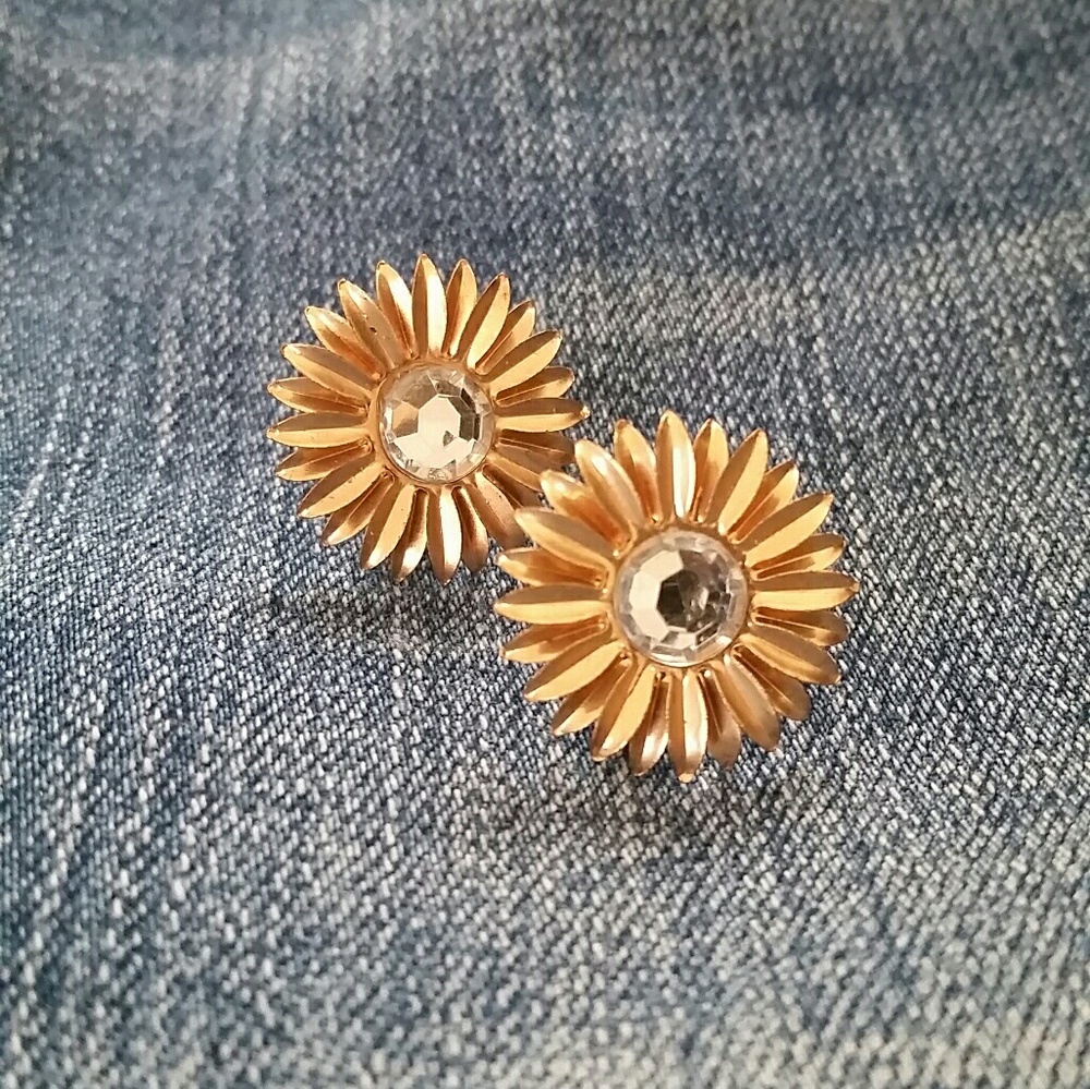 Gold Daisey Stud Earrings