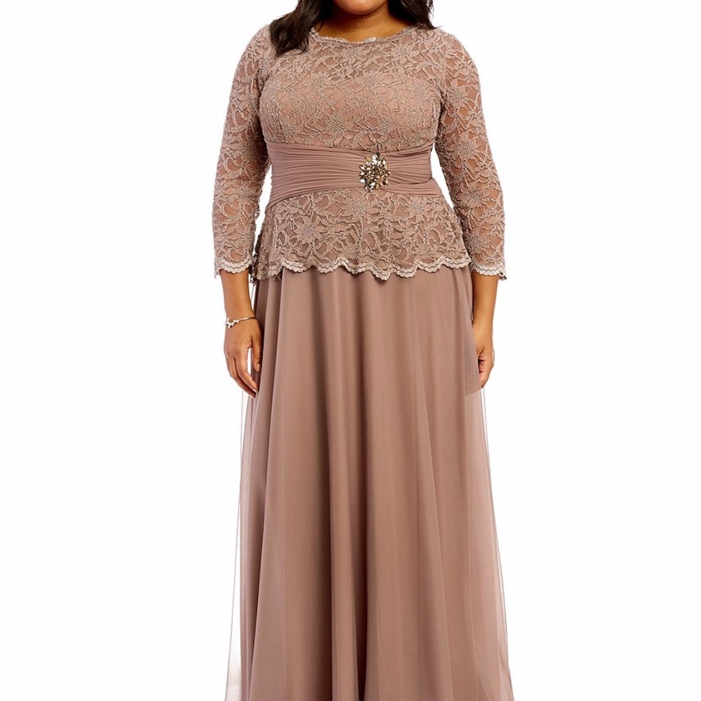 NWT Cachet Faux Two Piece Lace Top Gown 16W Mocha