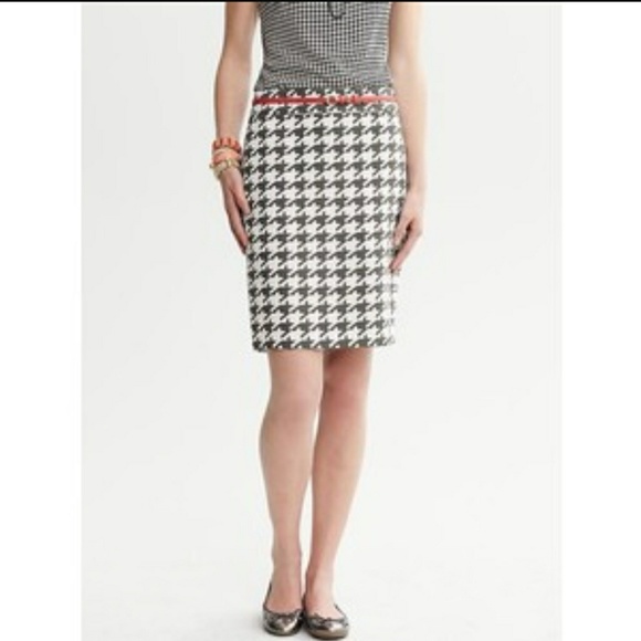 Banana Republic Dresses & Skirts - BR Houndstooth skirt