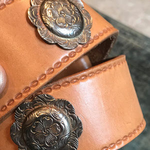 JUSTIN Top Grain Cowhide USA Concho Belt 28