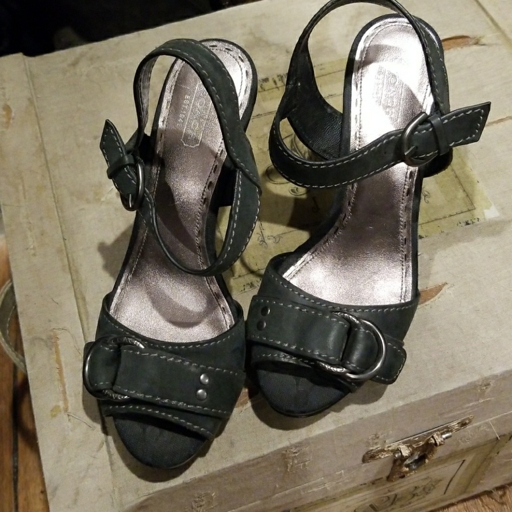 Heels - Picture 2 of 3