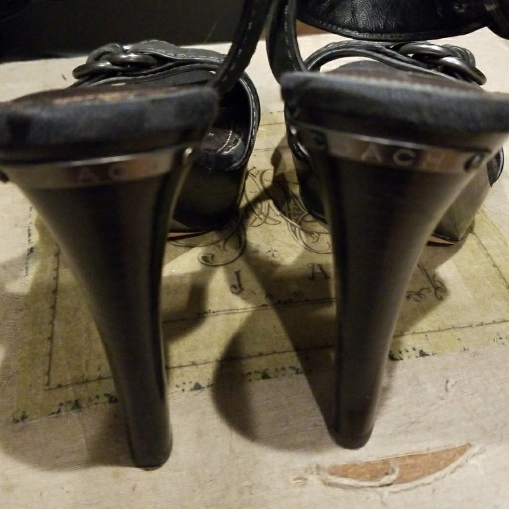 Heels - Picture 3 of 3