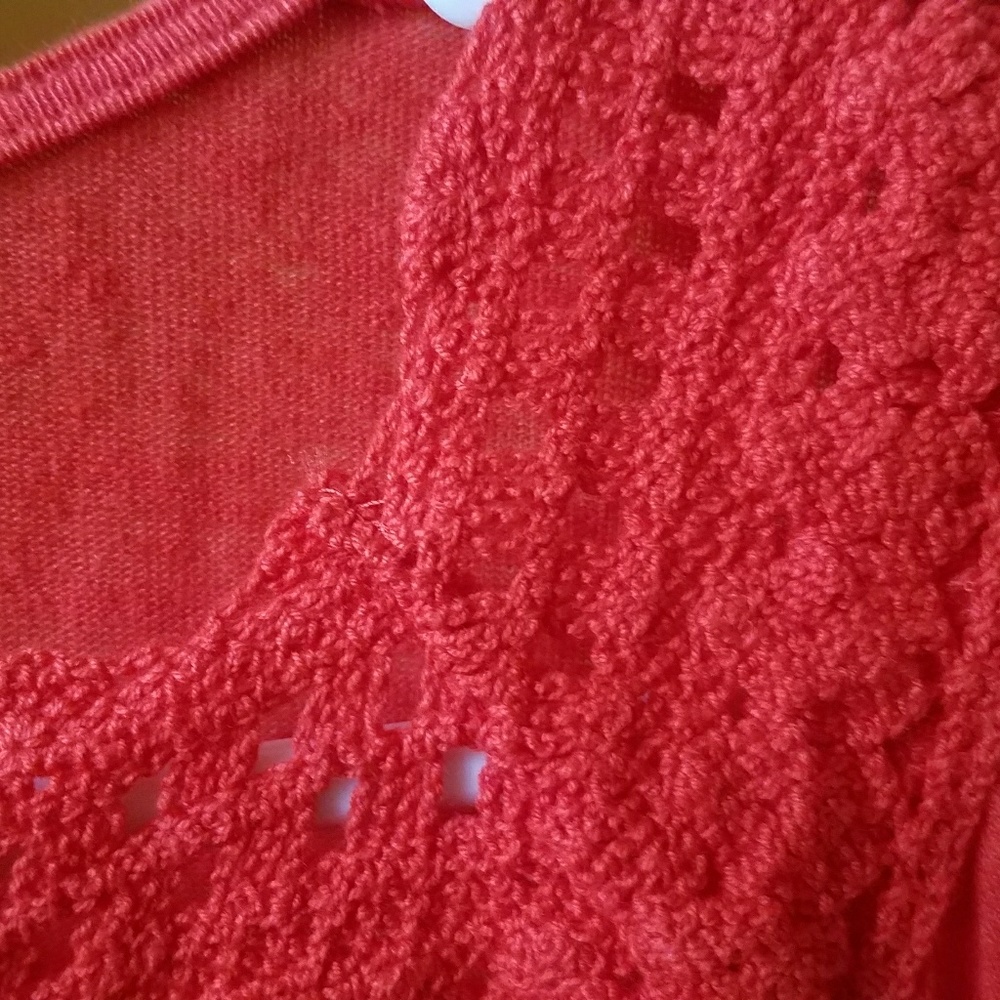 NWT Red Top from Old Navy ..Cap ruffle sleeves - Picture 4 of 6