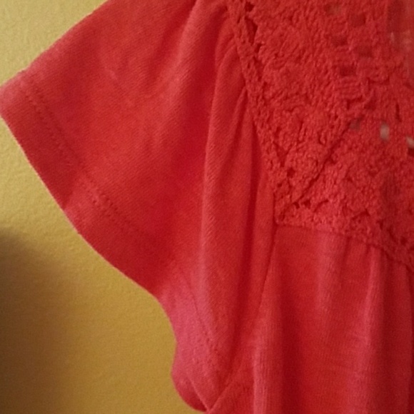 NWT Red Top from Old Navy ..Cap ruffle sleeves - Picture 2 of 6
