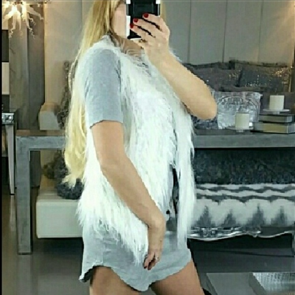 FAUX Fux fur vest - Picture 2 of 4