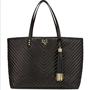 🆕🎄Victoria Secret V-quilt everything tote