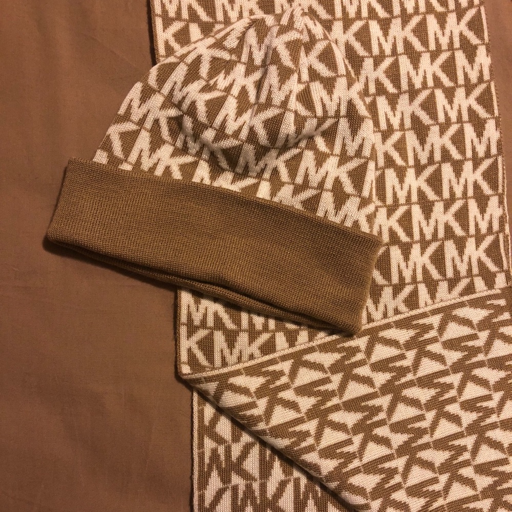 New Michael Kors Scarf and Hat Set