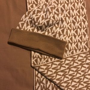 New Michael Kors Scarf and Hat Set