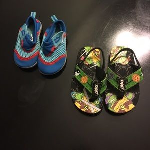 Water shoes/ flip flops