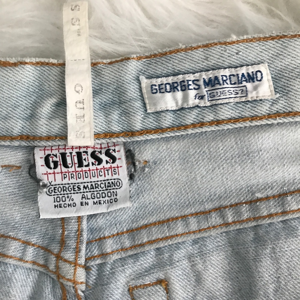 Guess • Vintage Light Wash High Rise Mom Jeans - Picture 3 of 8