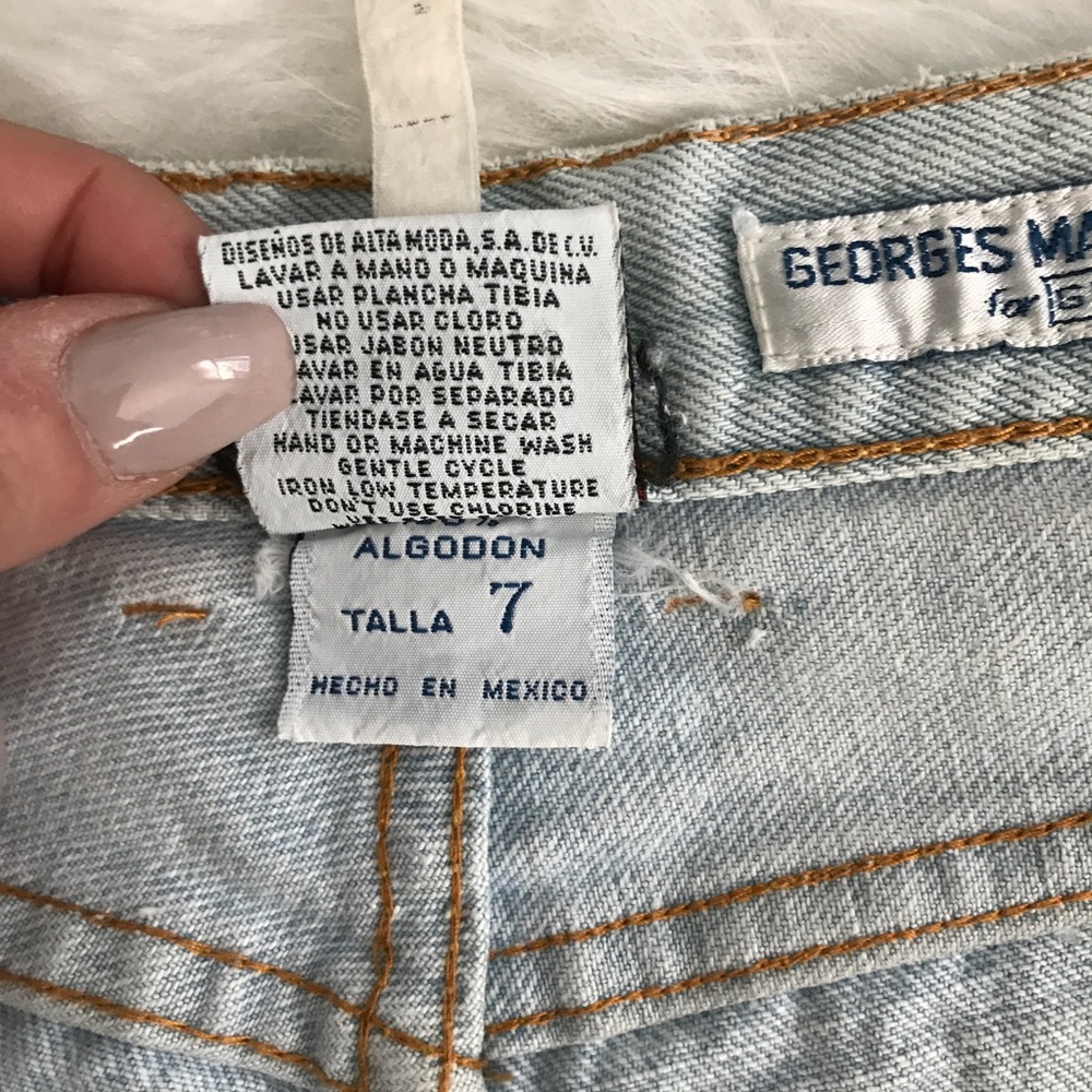 Guess • Vintage Light Wash High Rise Mom Jeans - Picture 4 of 8