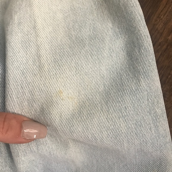 Guess • Vintage Light Wash High Rise Mom Jeans - Picture 8 of 8