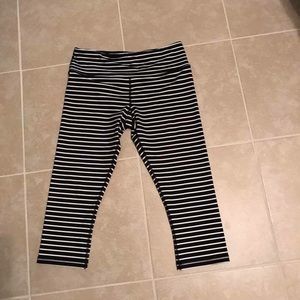 Athleta Small Chats crops