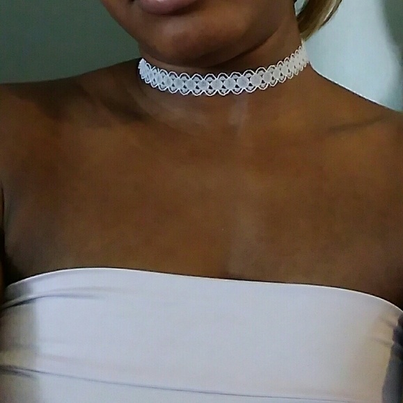 Women White Vintage Collar Lace Choker Necklace - Picture 2 of 3