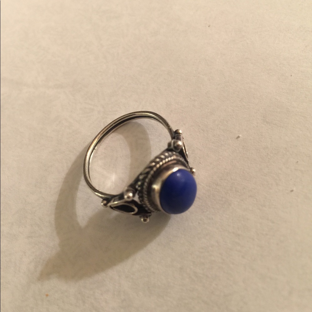 Sterling silver ring with blue lapis stone. Size 7