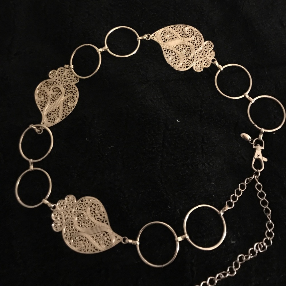 Silver Belt 🍑 CLOSET CLEAROUT 🍑