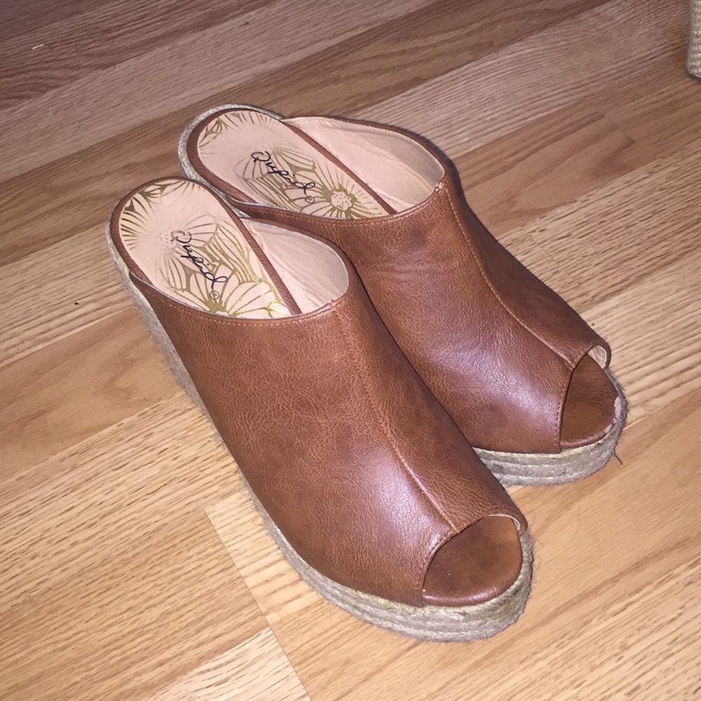 Tan leather wedges