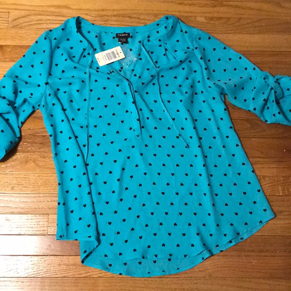Torrid top NWT, turquoise with black hearts