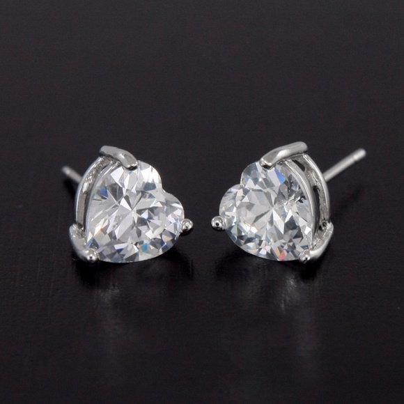 ❤️4 for $20 SWAROVSKI element Heart Stud Earrings - Picture 3 of 4