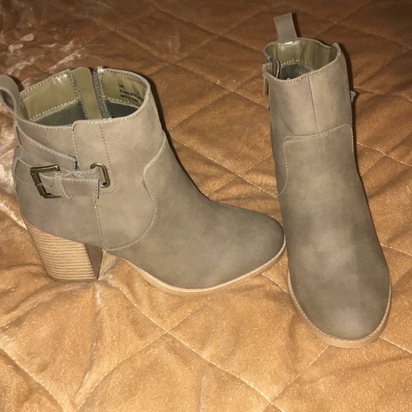 Charlotte Russe boots - Picture 2 of 4