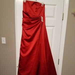 Bridesmaid strapless red gown