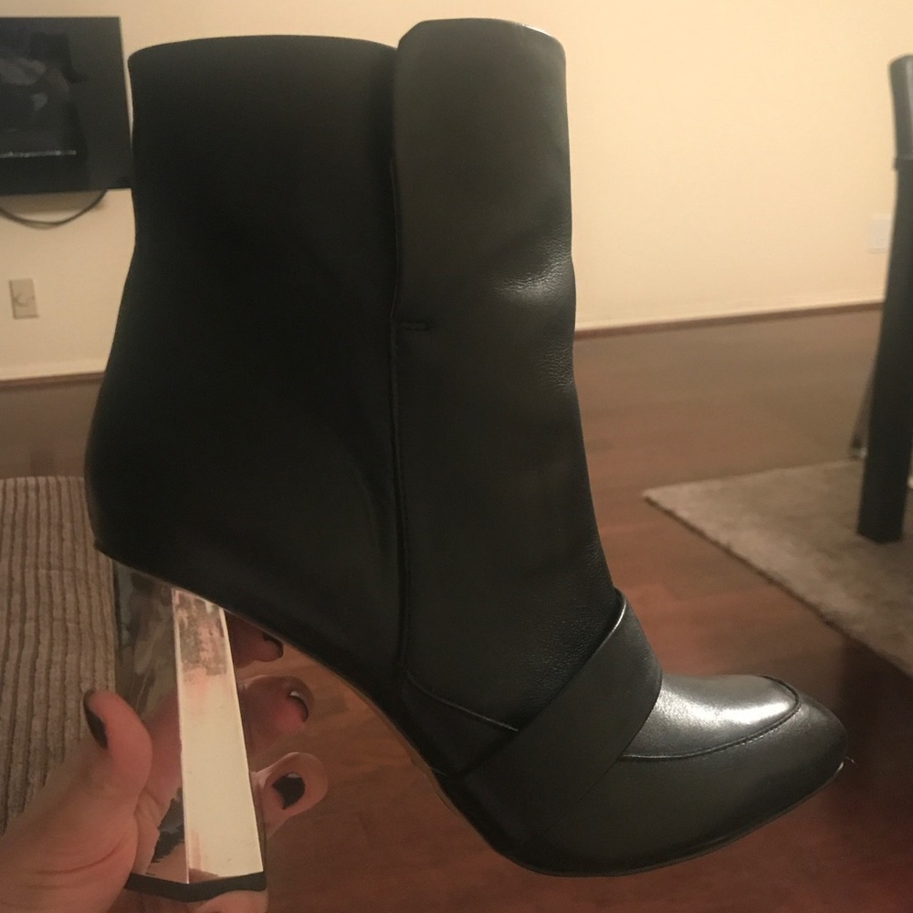 BCBG HALLE Boots sz 37