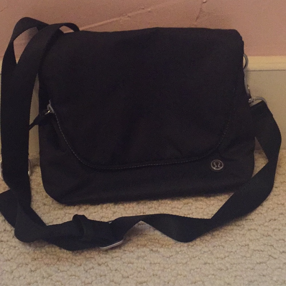 Lululemon black nylon cross body purse