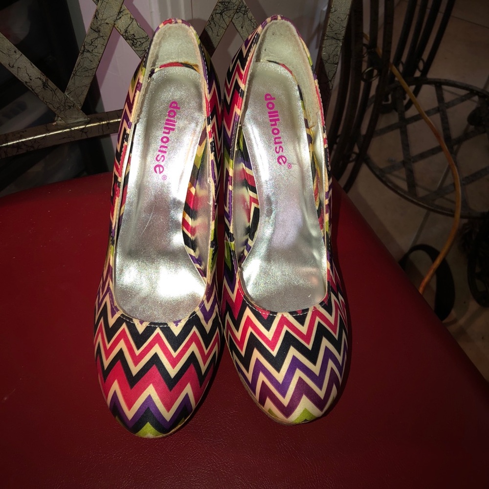 Doll house heels pump
