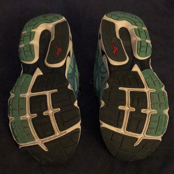Mizuno running shoes - Picture 4 of 5