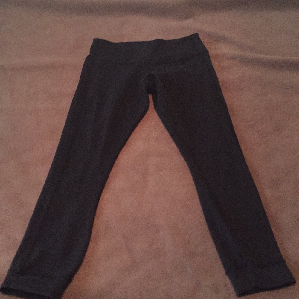 Lululemon black ankle leggings size 4