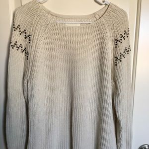 Long-sleeved cream sweater.