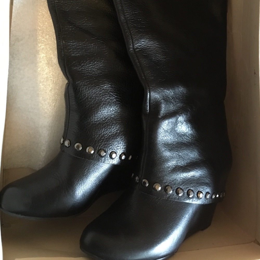 Lux Walla BCBG wedge black studded leather boots