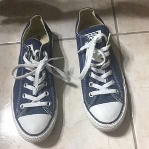Blue low top converse