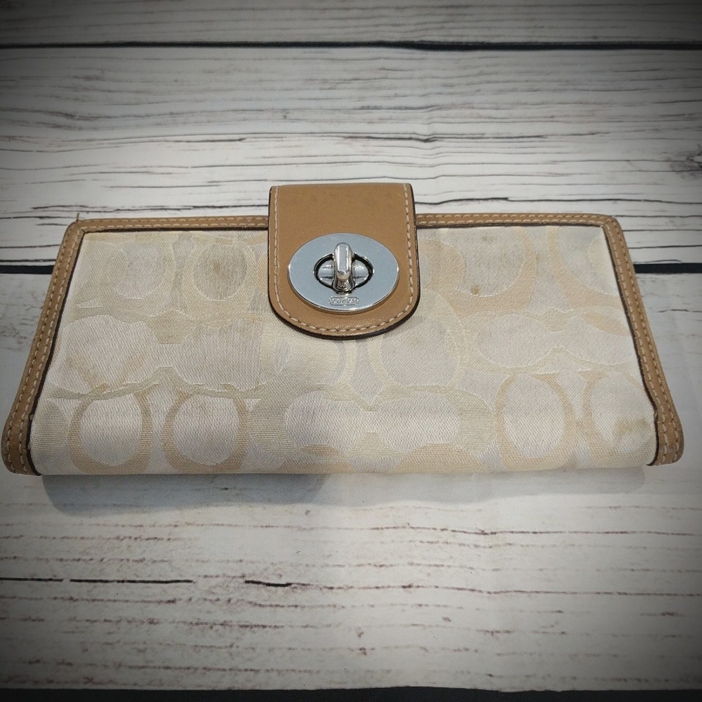 Coach Wallet Silver Clasp