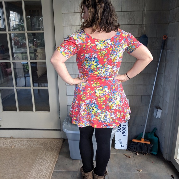 Red floral tunic - Picture 2 of 2