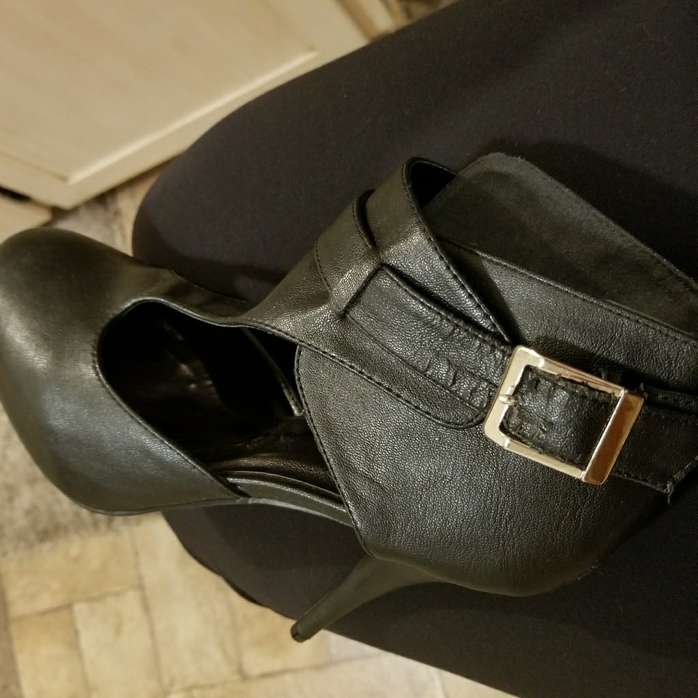 *SOLD* - Charlotte Russe Black Pumps - Picture 7 of 8