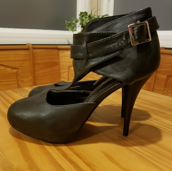 Charlotte Russe Shoes - *SOLD* - Charlotte Russe Black Pumps