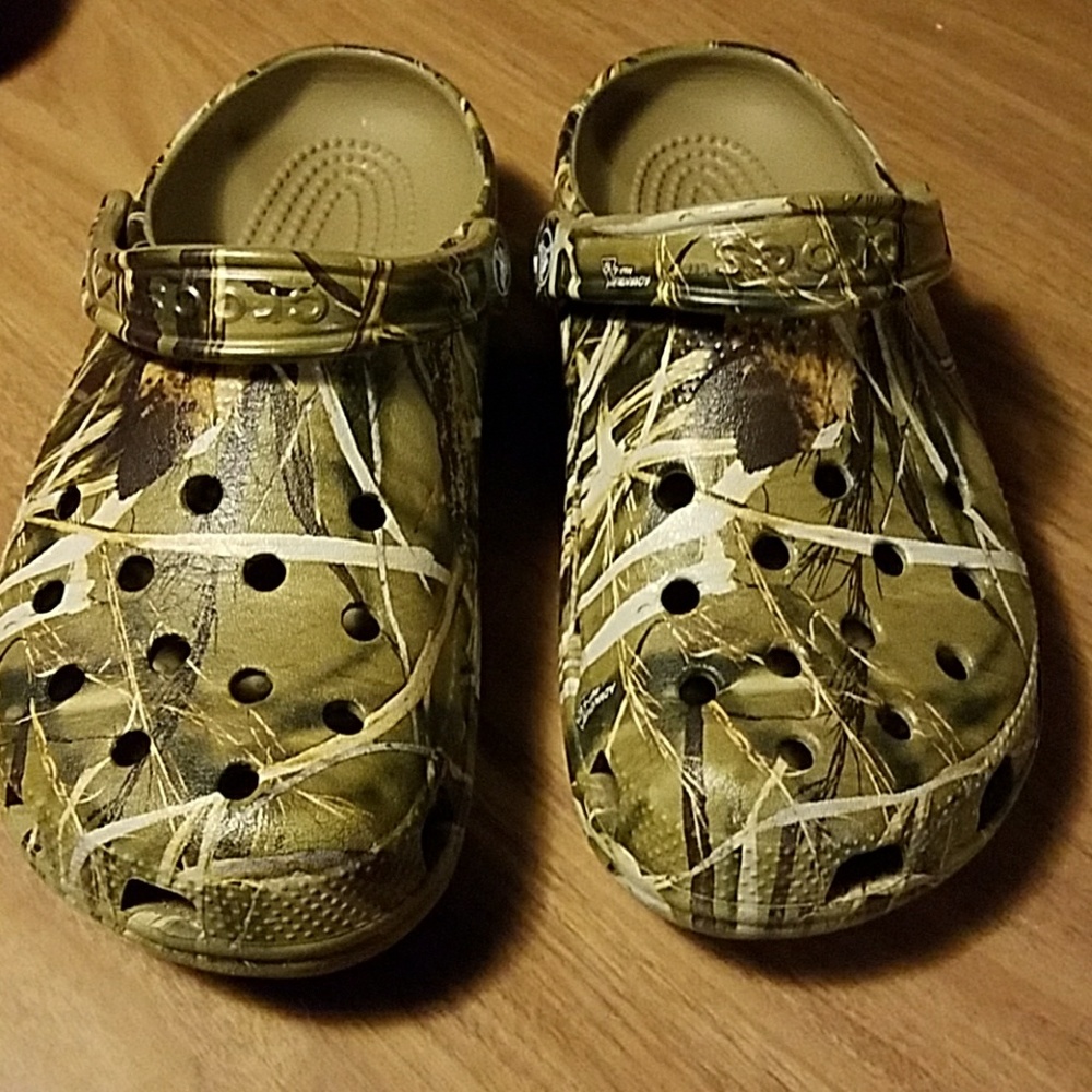 Camo crocs size 8